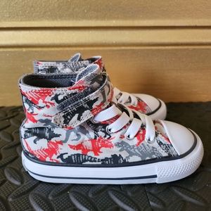 Toddler size 7 converse sneakers